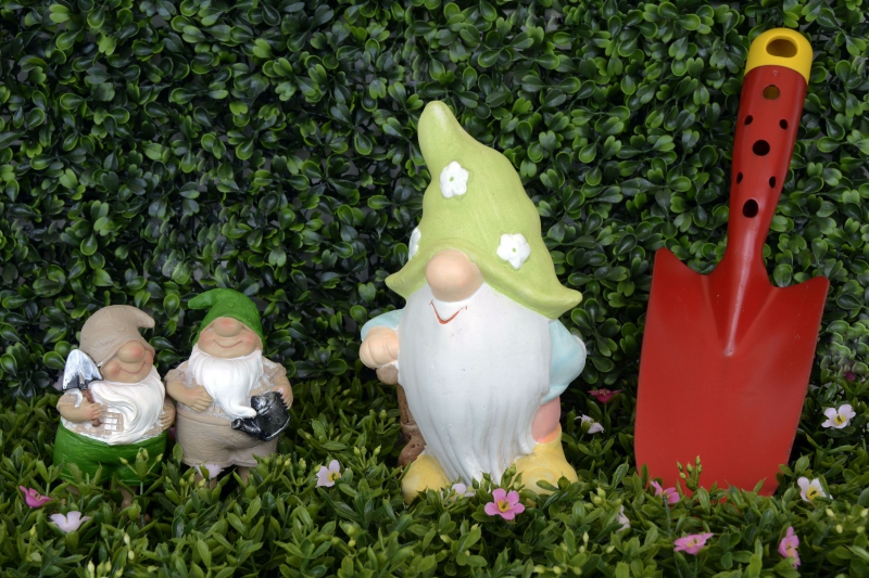 jardinerie-CASTILLON-min_garden-gnome-1404358